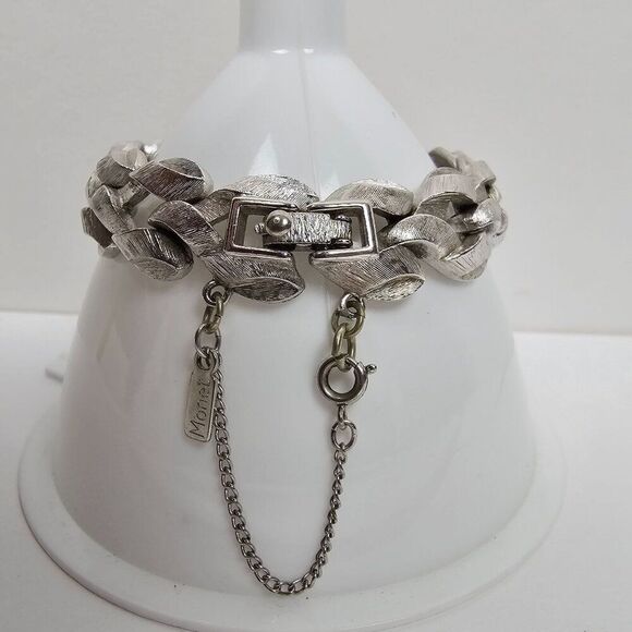 Vintage Monet Silver Tone Textured Open Heart Link Bracelet Safety Chain MCM - Picture 3 of 12